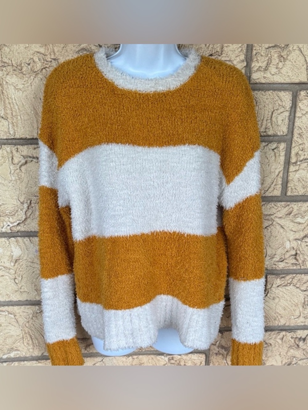 Melloday crewneck long-sleeved fuzzy Mustard / Cream Striped Sweater Soft Comfy